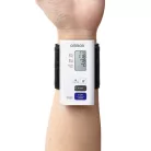 OMRON NightView automata csuklós vérnyomásmérő Bluetooth adatátvitellel