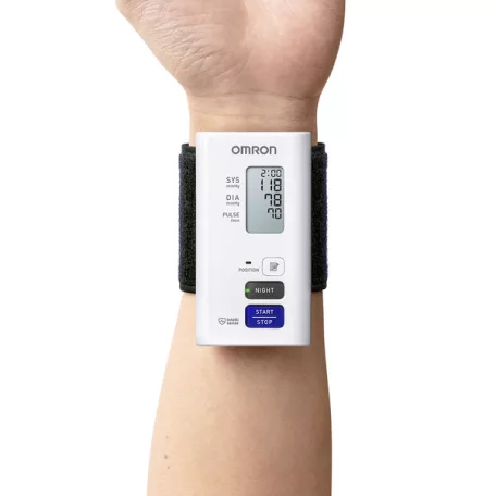 OMRON NightView automata csuklós vérnyomásmérő Bluetooth adatátvitellel