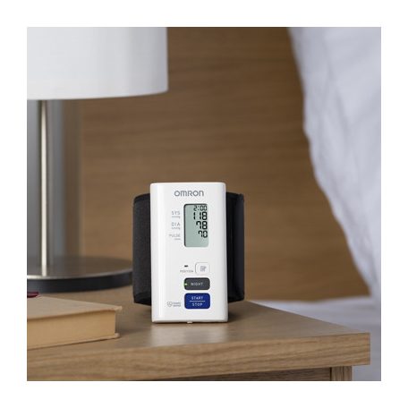OMRON NightView automata csuklós vérnyomásmérő Bluetooth adatátvitellel
